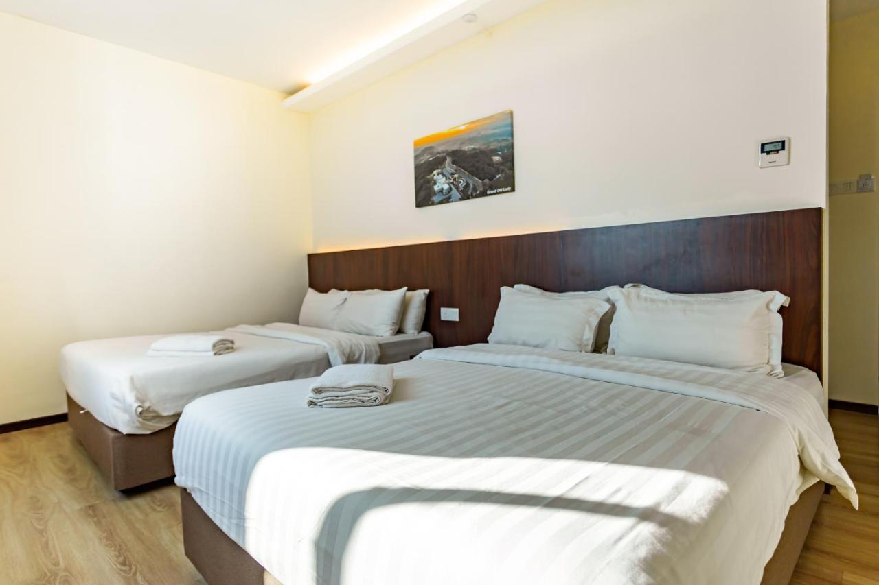 Emart Hotel Miri Exterior photo